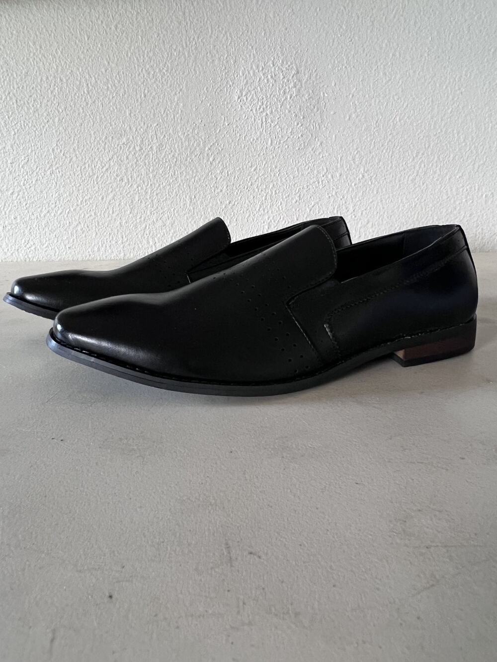 STEVE HARVEY Men's Black Size 12 Dress Shoes Slip On Perforated Loafers